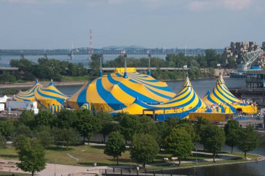 Cirque du Soleil renkli bina 