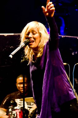 HALLE, ALMANY - 27 AĞUSTOS: Natasha Bedingfield 27 Ağustos 2011 'de Halle, Almanya' da 75..