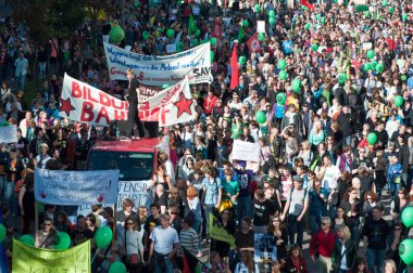 Stuttgart - 09 Ekim 2010: S21 Demiryolu projesine karşı gösteri        