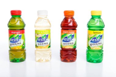 Beyaz arkaplanda Nestle Buzlu Çayı