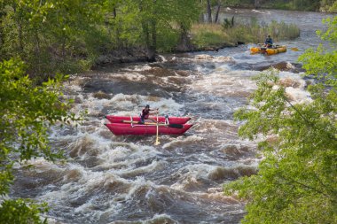 Colorado Nehri 'ndeki beyaz su kirişleri 