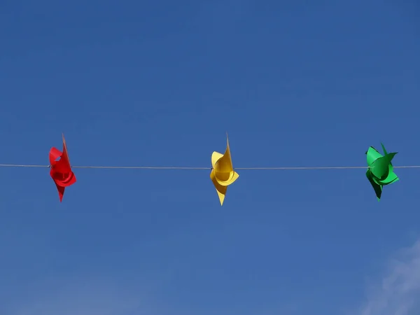 Rot Gelb Grüne Windmühlen Himmel — Stockfoto