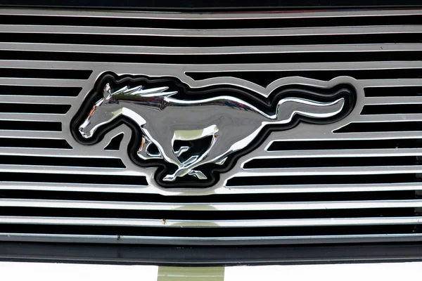 Close Shot Ford Mustang Grille Emblem — Foto Stock