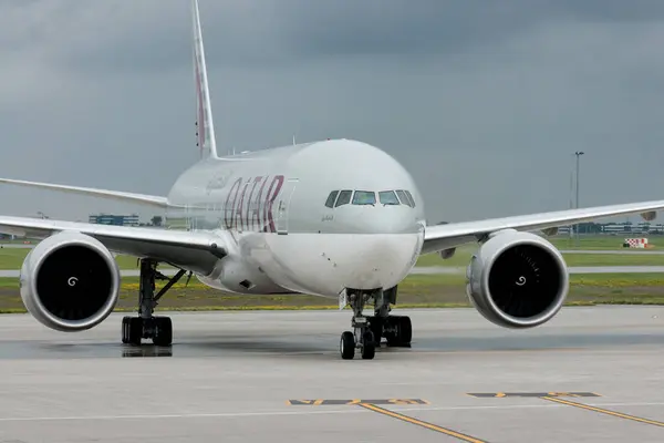 Qatar Airlines Daytime Shot Aviation Concept — Stock Photo, Image