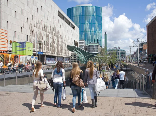 Turistas Caminando Por Las Calles Rotterdam —  Fotos de Stock