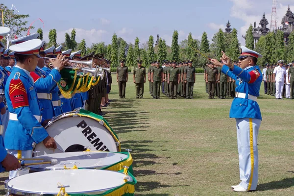 Conducting Military Band — Stock Photo, Image