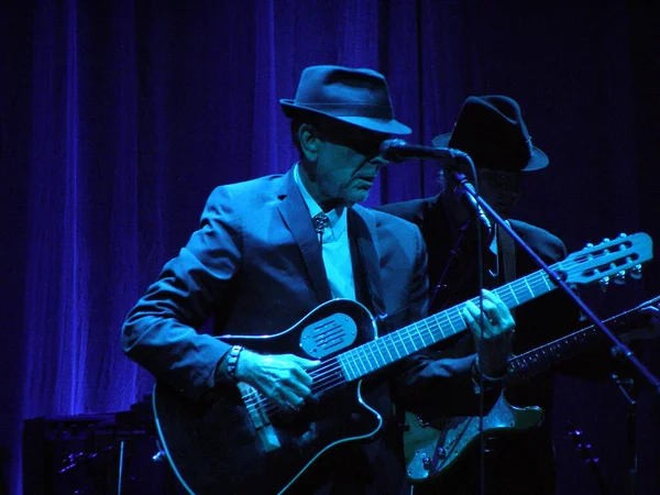 Leonard Cohen Treedt Het Podium — Stockfoto