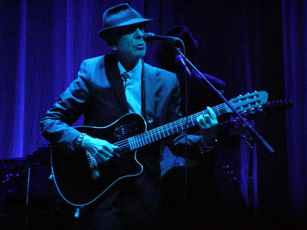 Leonard Cohen Apresentando Palco — Fotografia de Stock