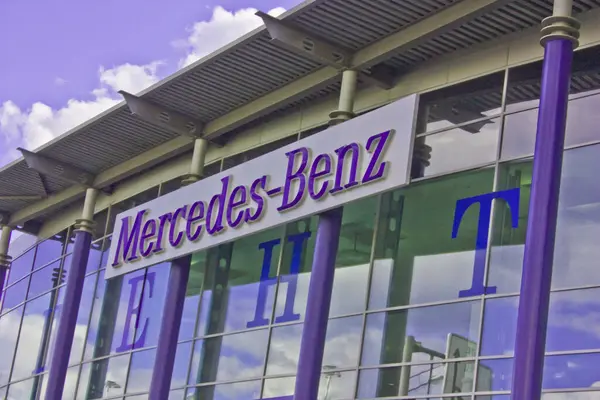 Mercedes Benz Logo Building — Stock Photo, Image
