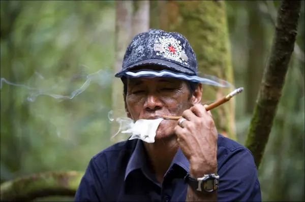 Man Smoking Cigarette Woods — Stock Photo, Image