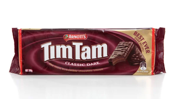Pacote Biscoitos Chocolate Tim Tam Fundo Branco — Fotografia de Stock