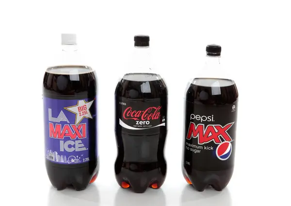 Dieta Cola Bebidas Carbonatadas Refrescos Sobre Fondo Blanco —  Fotos de Stock