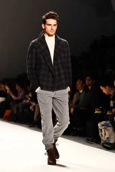 New York February Male Model Walks Runway Perry Ellis Collections — Stock Photo, Image