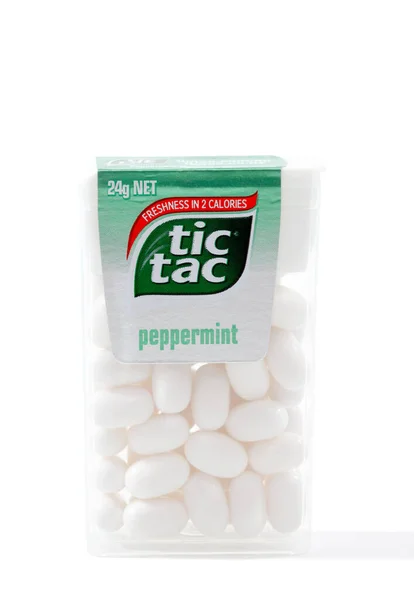 Tic Tac Peppermint Cukierki Białym Tle — Zdjęcie stockowe