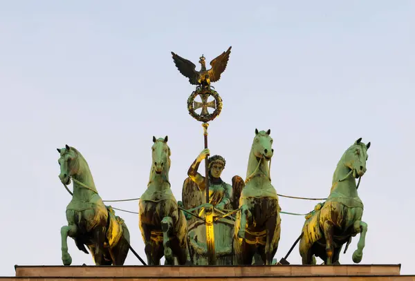 Brandenburger Tor Über Bewölktem Himmel — Stockfoto