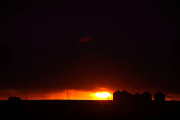Sun Setting Metal Granaries Saskatchewan — Stock Photo, Image