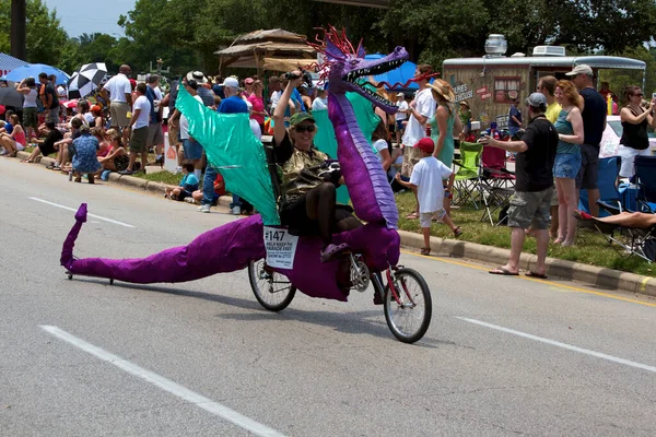 2011 Art Car Parade Street Festival Houstonu Muž Řídí Dračí — Stock fotografie