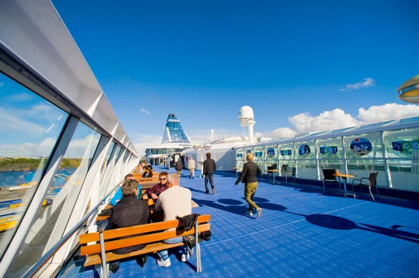 Ombord Kryssningsfartyg Med Turister — Stockfoto