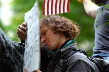 Portland, oregon - 17 Kasım 2011: portland polis isyan dişli closeup Downtown portland, oregon bankaların birinci yıldönümünde işgal portland protesto sırasında işgal wall street 