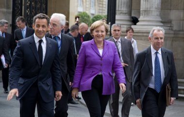 Nicolas Sarkozy ve Angela Merkel