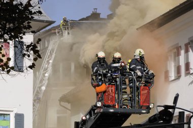 İşteki itfaiyecilerin portresi