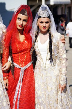 TBILISI, GEORGIA - 9 Ekim 2011 'de Gürcistan Halk Sonbahar Festivali - Gürcü geleneksel kostüm dansı Djeiran dansında Tiflis, Gürcistan' da katılımcılar.