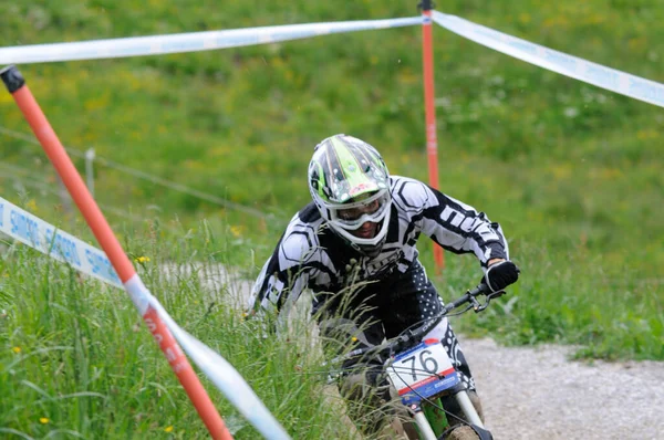 Homem Montanha Bicicleta Downhill — Fotografia de Stock