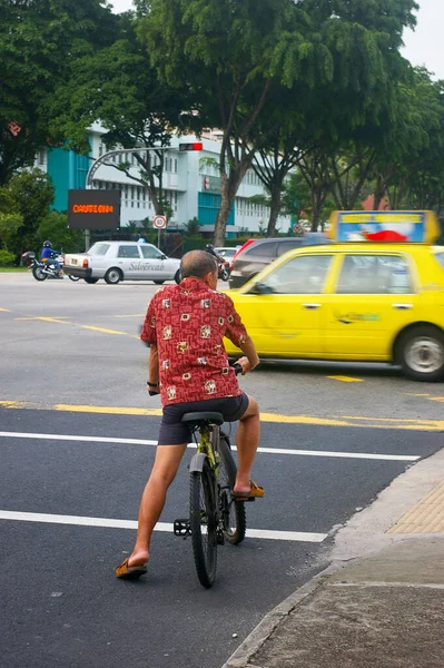 Cyclist Busy Road Junction — Stockfoto