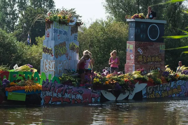 Westland Floating Flower Parade 2011 Нідерланди — стокове фото
