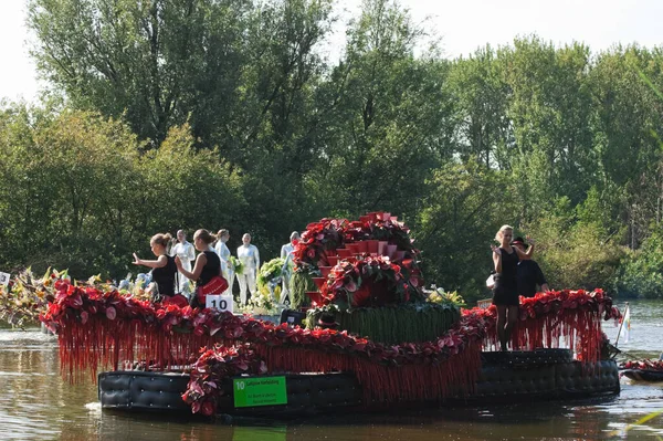 Westland Floating Flower Parade 2011 Нидерланды — стоковое фото