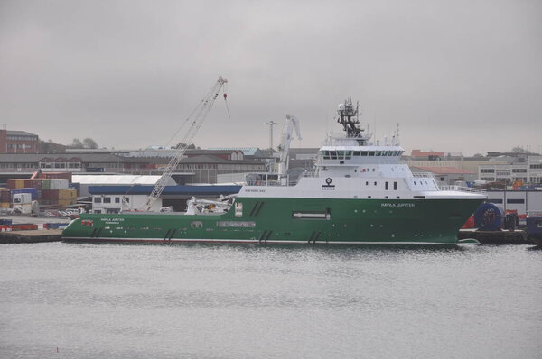 Современный корабль в Северном море, Норвегия