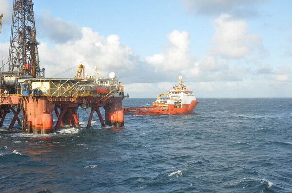 Современный корабль в Северном море, Норвегия