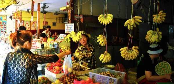 Woman Fruits Vegetables Market — Stock Photo, Image