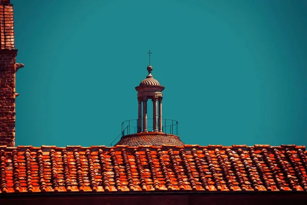 Çatıda Açık Bir Gökyüzü — Stok fotoğraf
