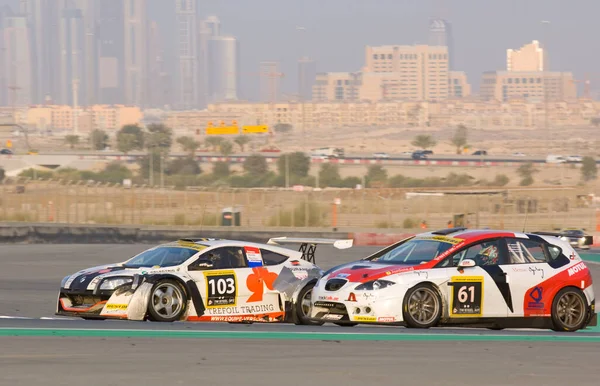 2012年1月14日迪拜机场24小时赛车场的赛车速度 — 图库照片