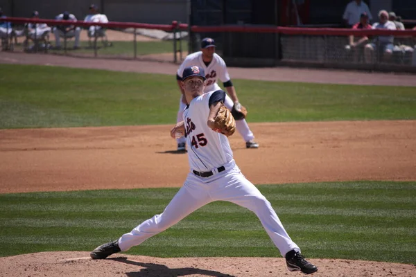 Nadhazovač Binghamton Mets Zack Wheeler Nadhazuje Koncept Baseballové Hry — Stock fotografie