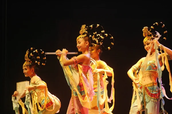 Xian의 극장에서 무대에서 공연하는 — 스톡 사진