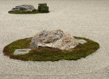 Kyoto, Ryoan-ji Tapınağı 'nın ünlü kayalık bahçesi.