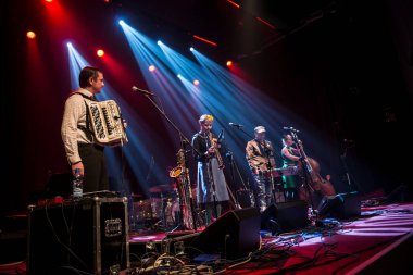 Czeslaw Spiewa grubu sahnede sahne alacak.   