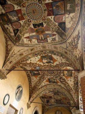 Siena - Palazzo Chigi Saracini Avlusu 