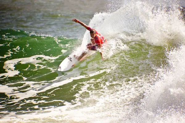 Pro Surfer Man Surfen Golven Australië — Stockfoto