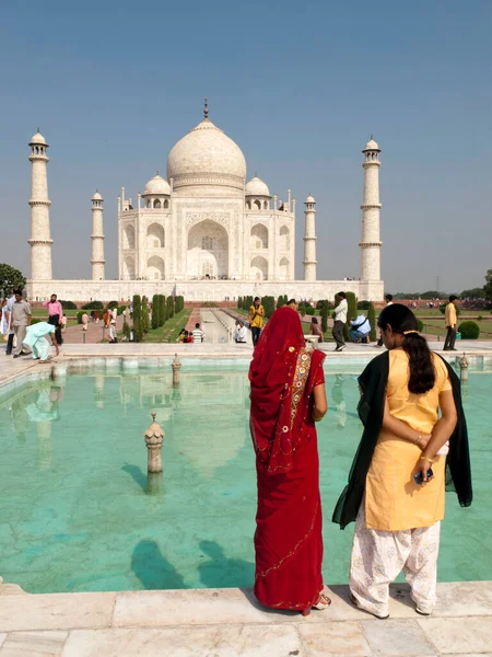 泰姬陵的印度游客 — 图库照片