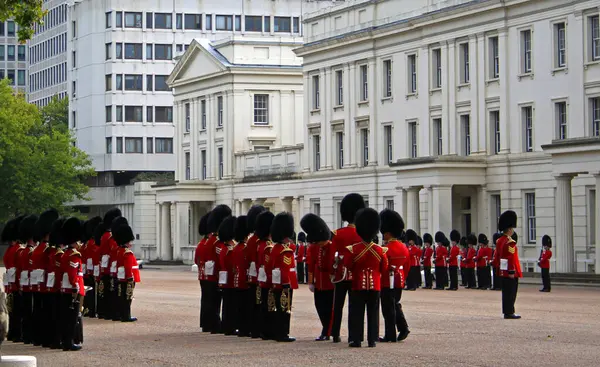 Stráže Královny Buckinghamském Paláci Londýně Velká Británie — Stock fotografie