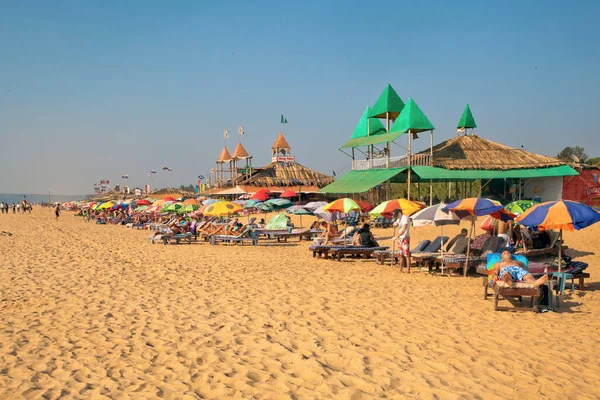 Rozprzestrzenianie Się Piasku Plaży Dla Wczasowiczów — Zdjęcie stockowe