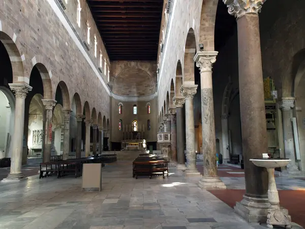 Lucca San Frediano Church Interior — Stock Photo, Image