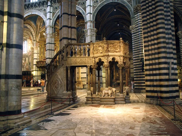 Siena Katedralin Içini Görüyor Musun — Stok fotoğraf
