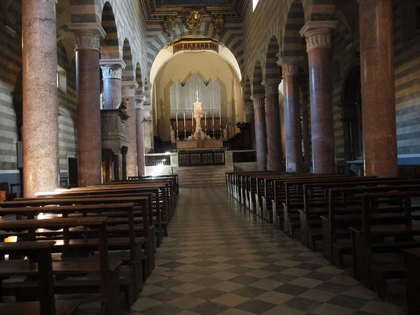 Volterra 성당의 내부의 — 스톡 사진
