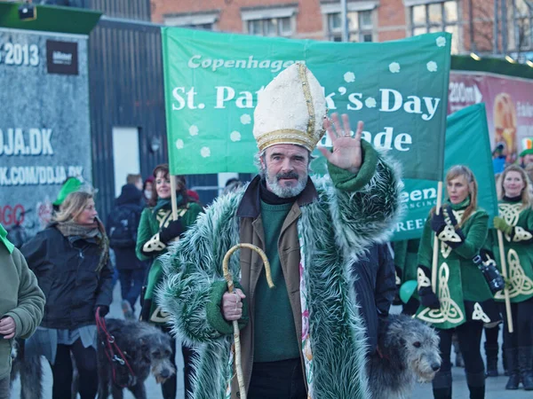 聖パトリックの日のパレードの参加者は — ストック写真
