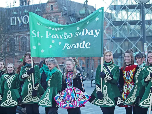 Účastníci Slavnostního Průvodu Svatého Patricka — Stock fotografie