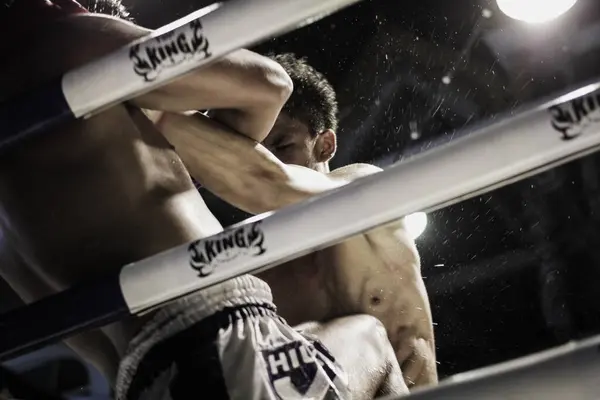 Two Shirtless Muscular Man Fighting Kick Boxing Combat Boxing Ring — Stock Photo, Image